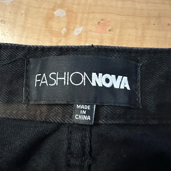 Fashion Nova Black Flare Cargo Jeans - Picture 3 of 8
